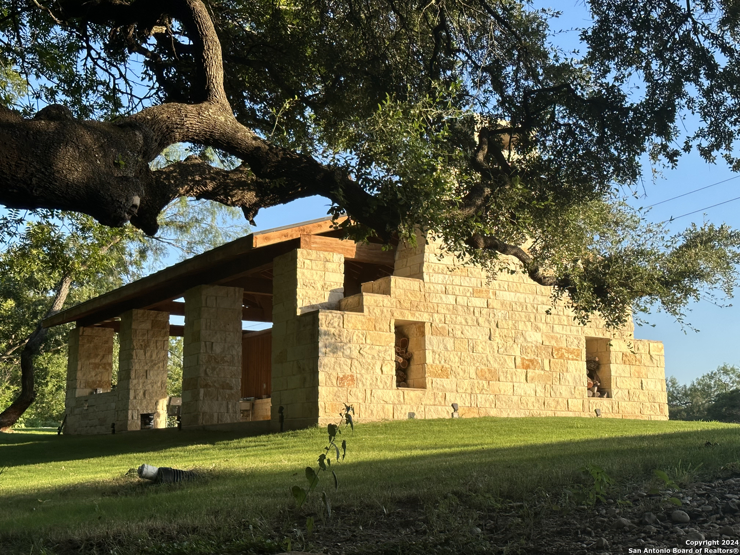 main property photo 36