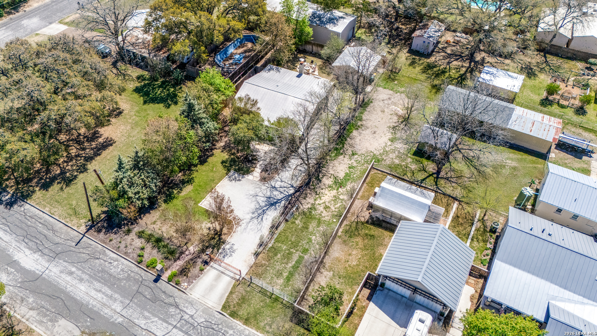 main property photo 38