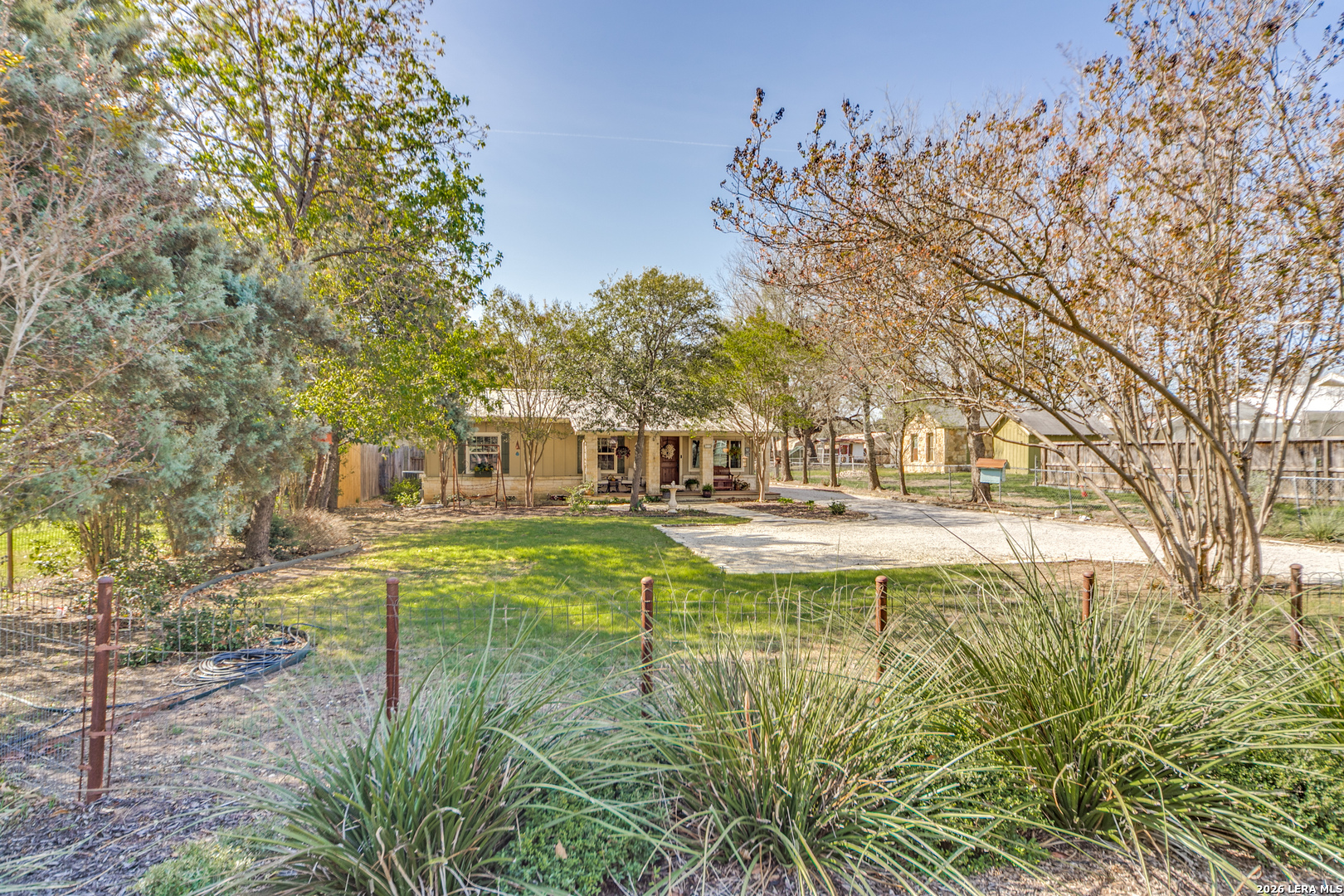 main property photo 40