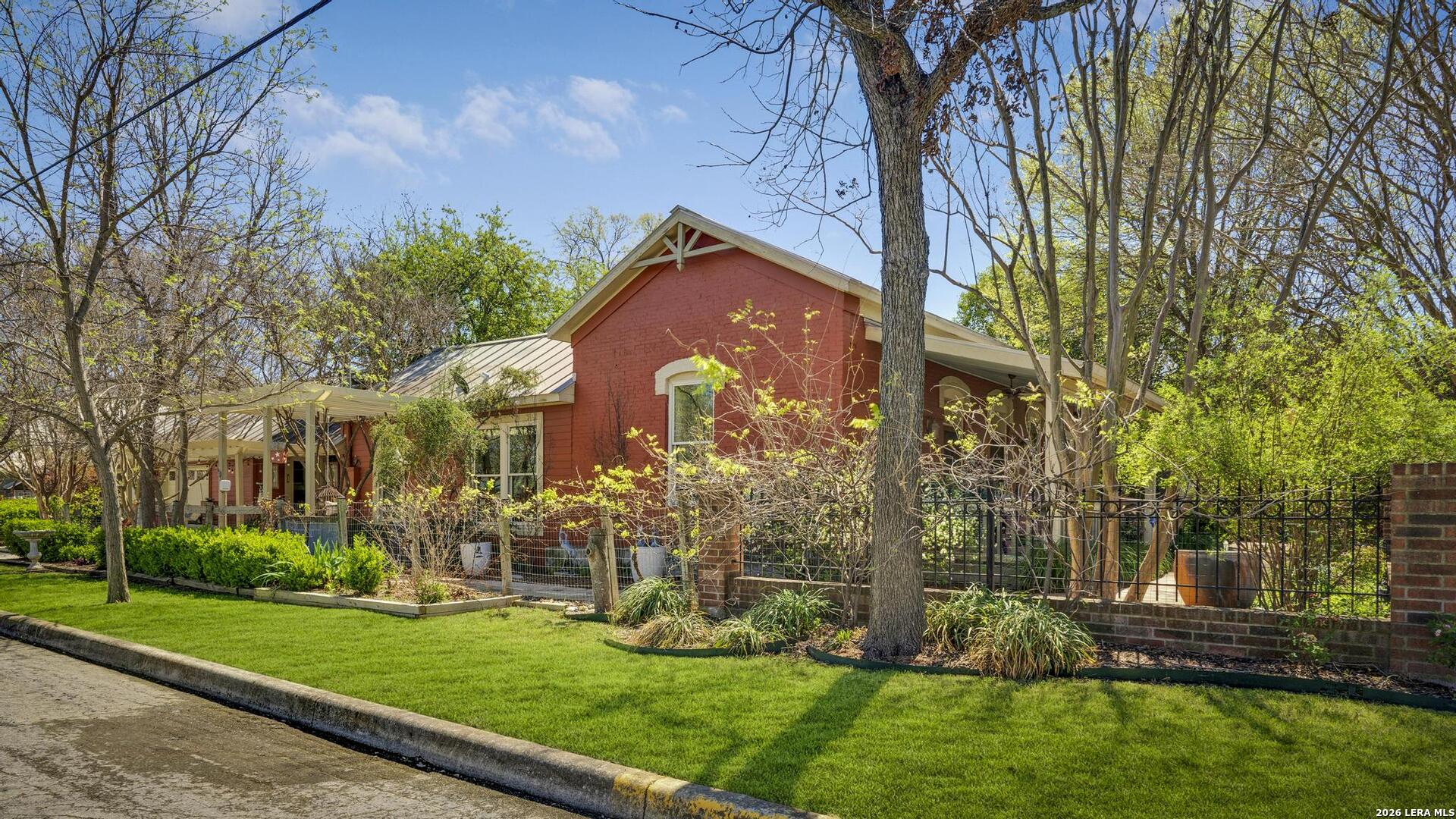 main property photo 4