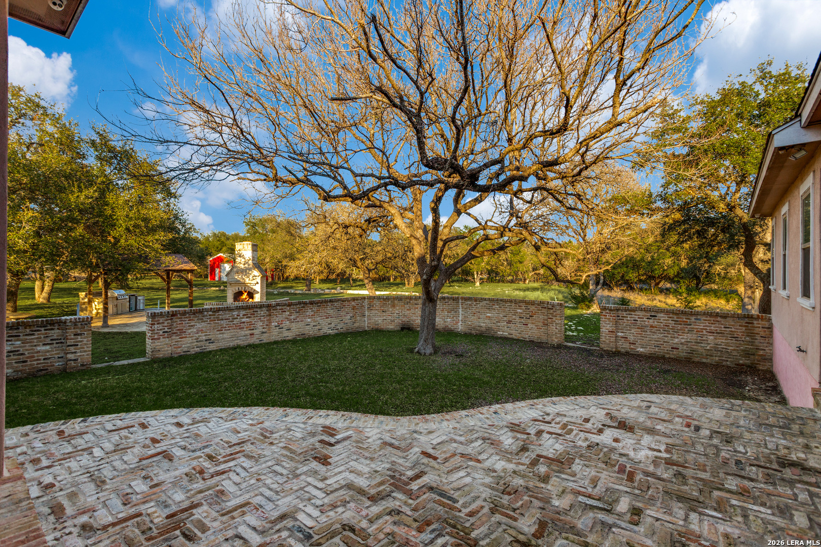 main property photo 28