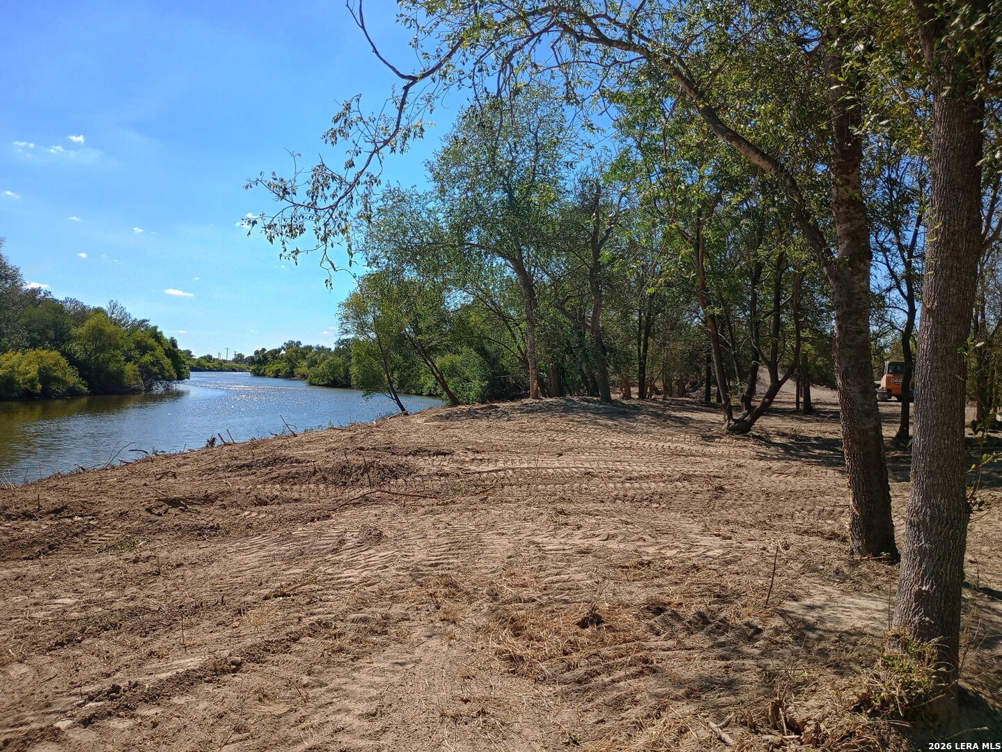main property photo 28