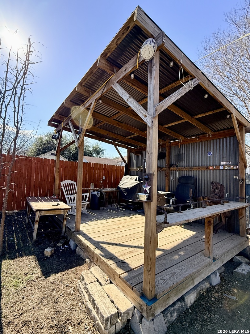 main property photo 28