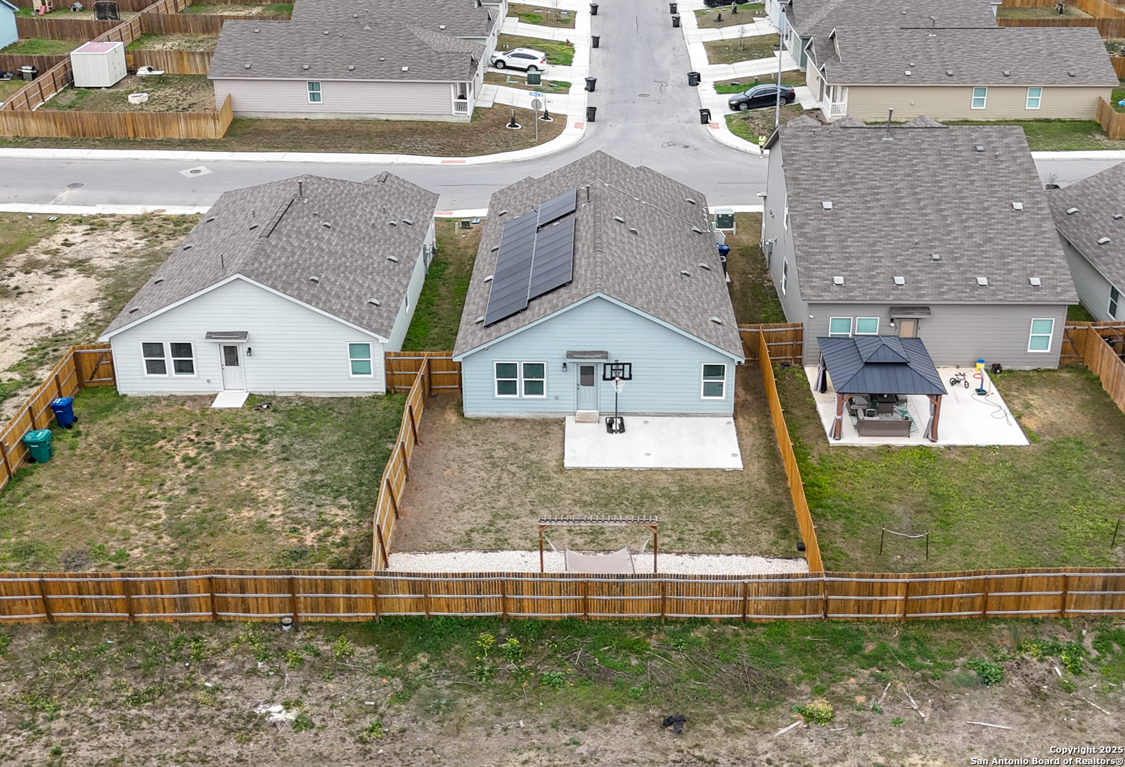 main property photo 23