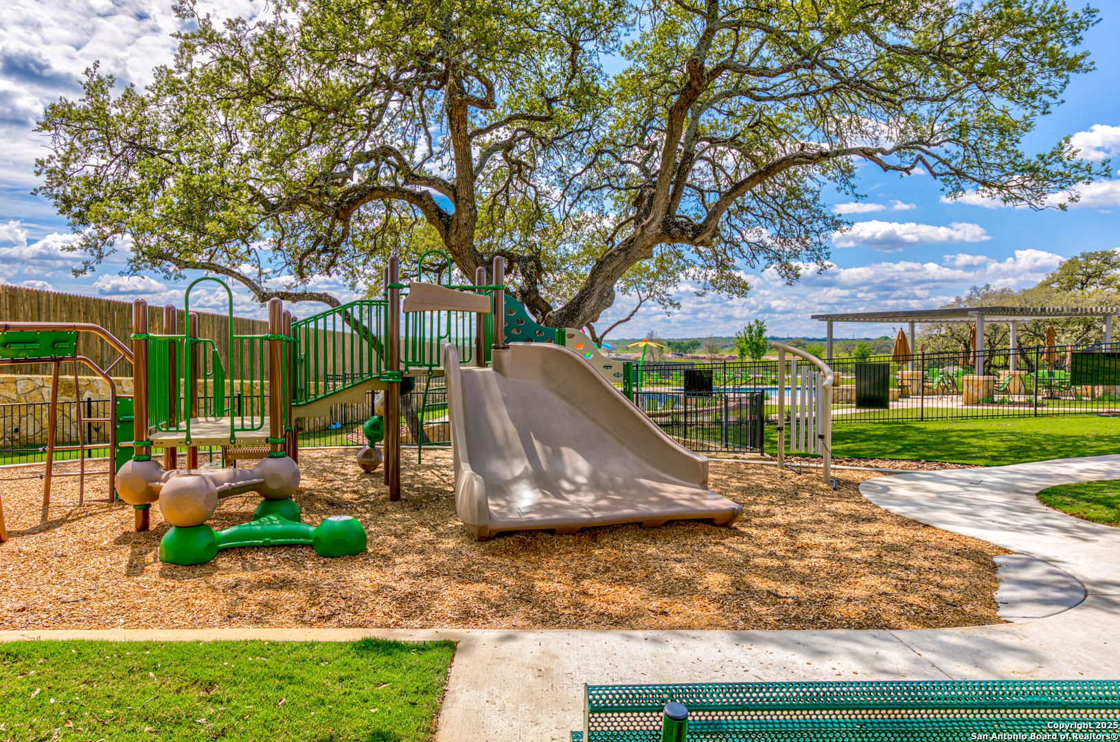 main property photo 6