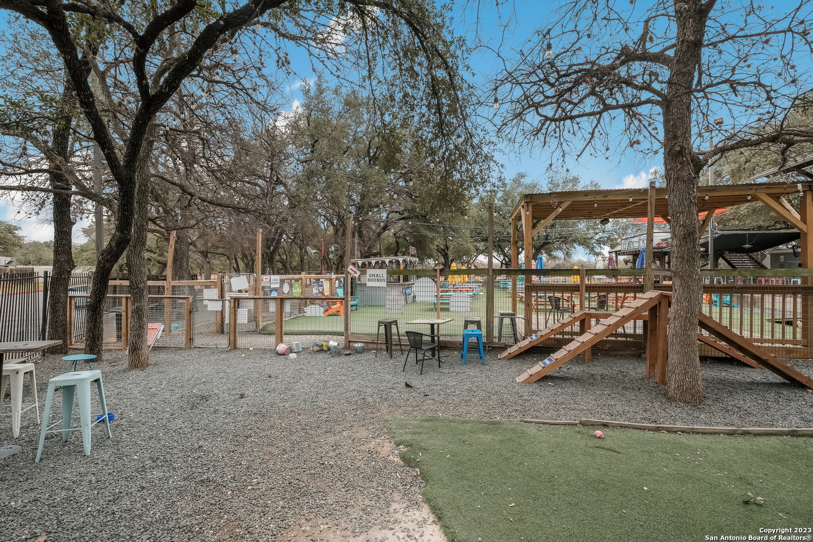 main property photo 28
