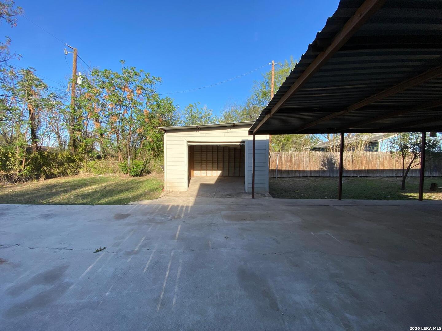 main property photo 13
