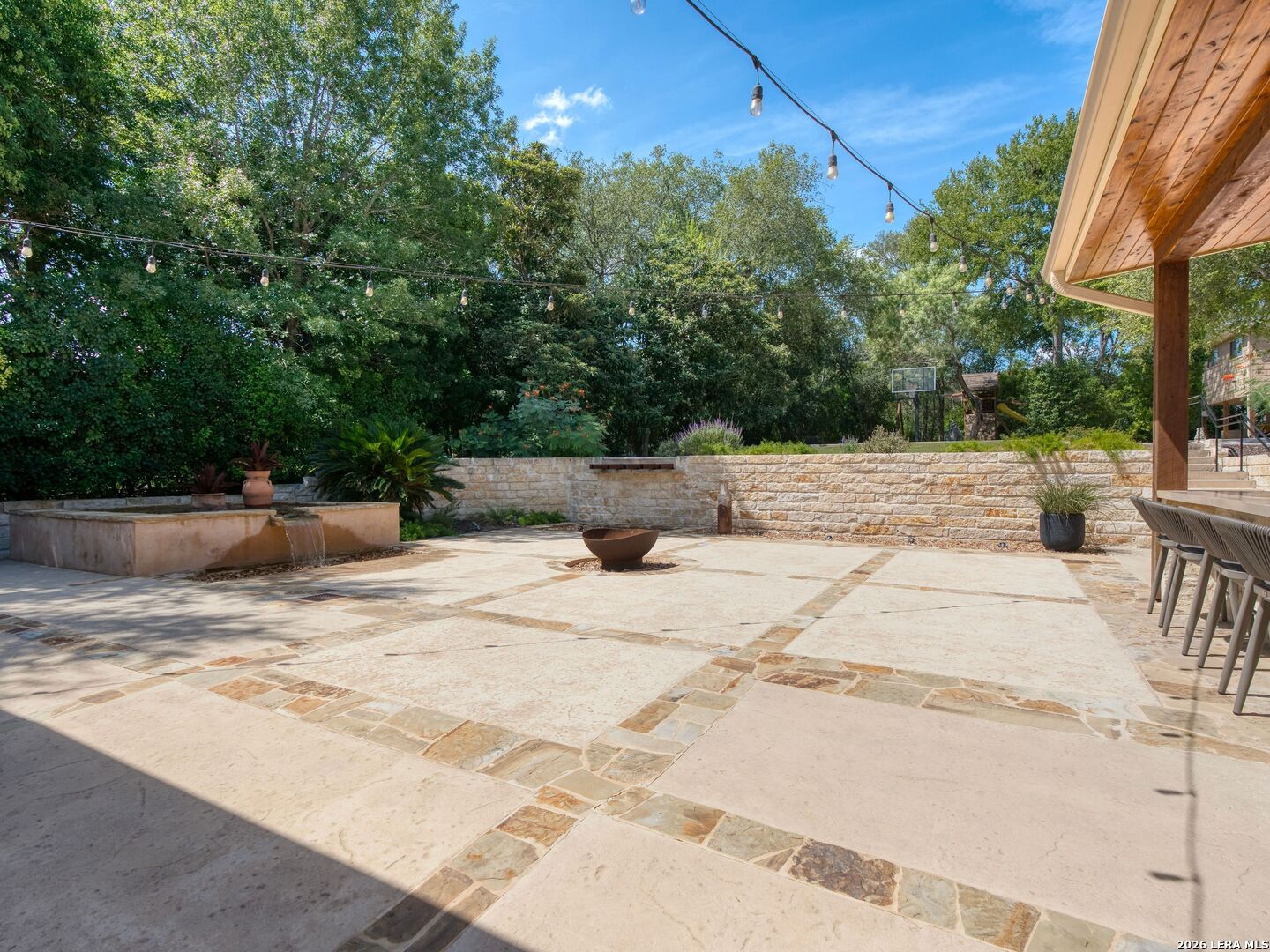 property viewer photo 40