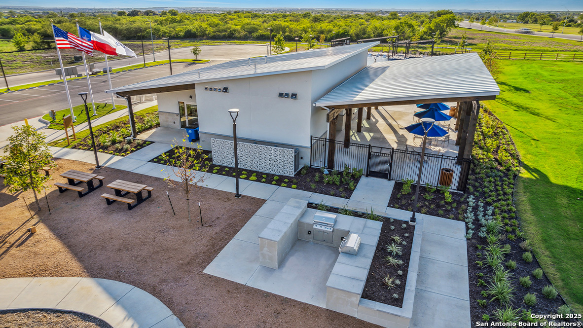main property photo 41