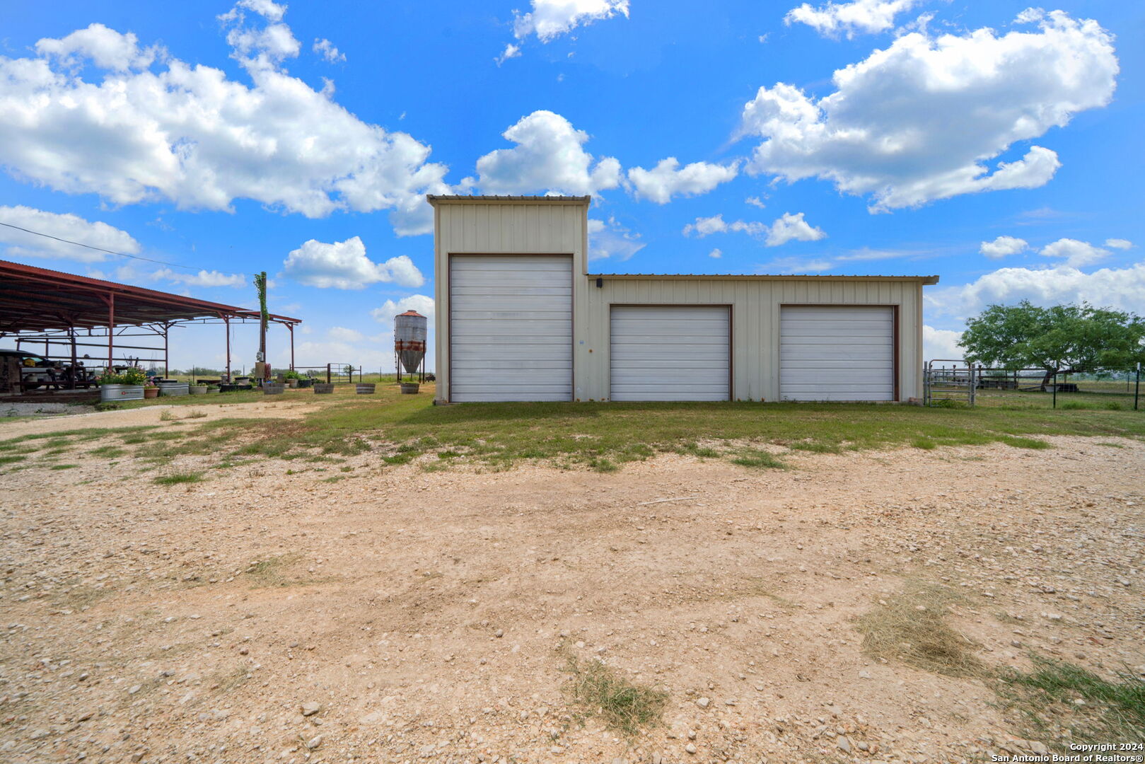 main property photo 31