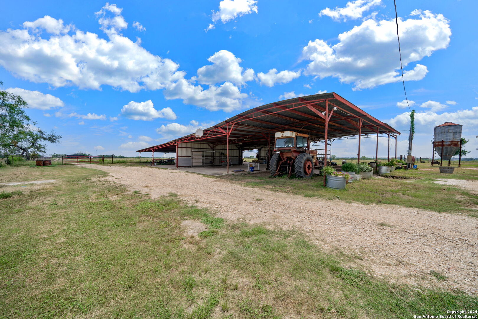 main property photo 35