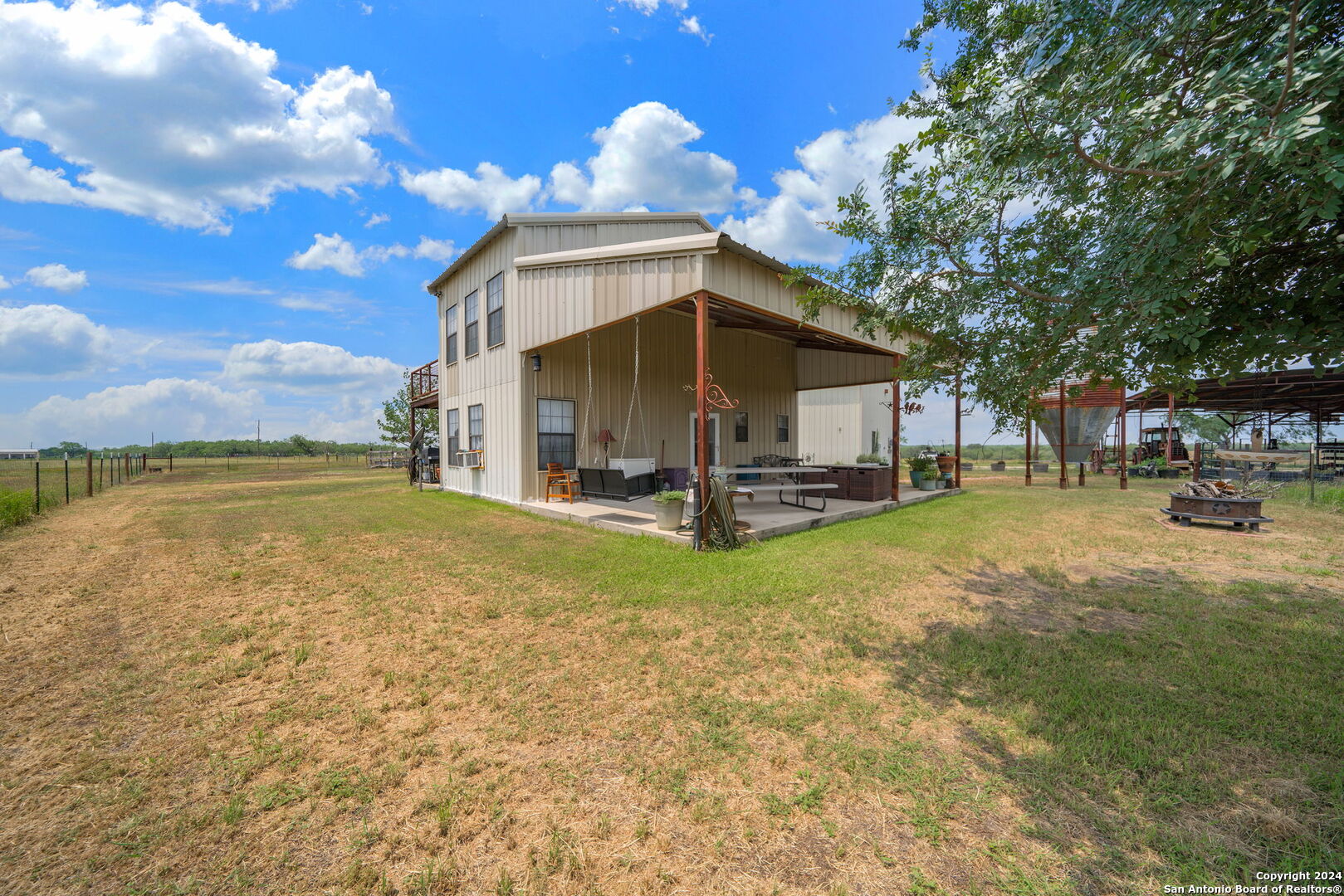main property photo 8