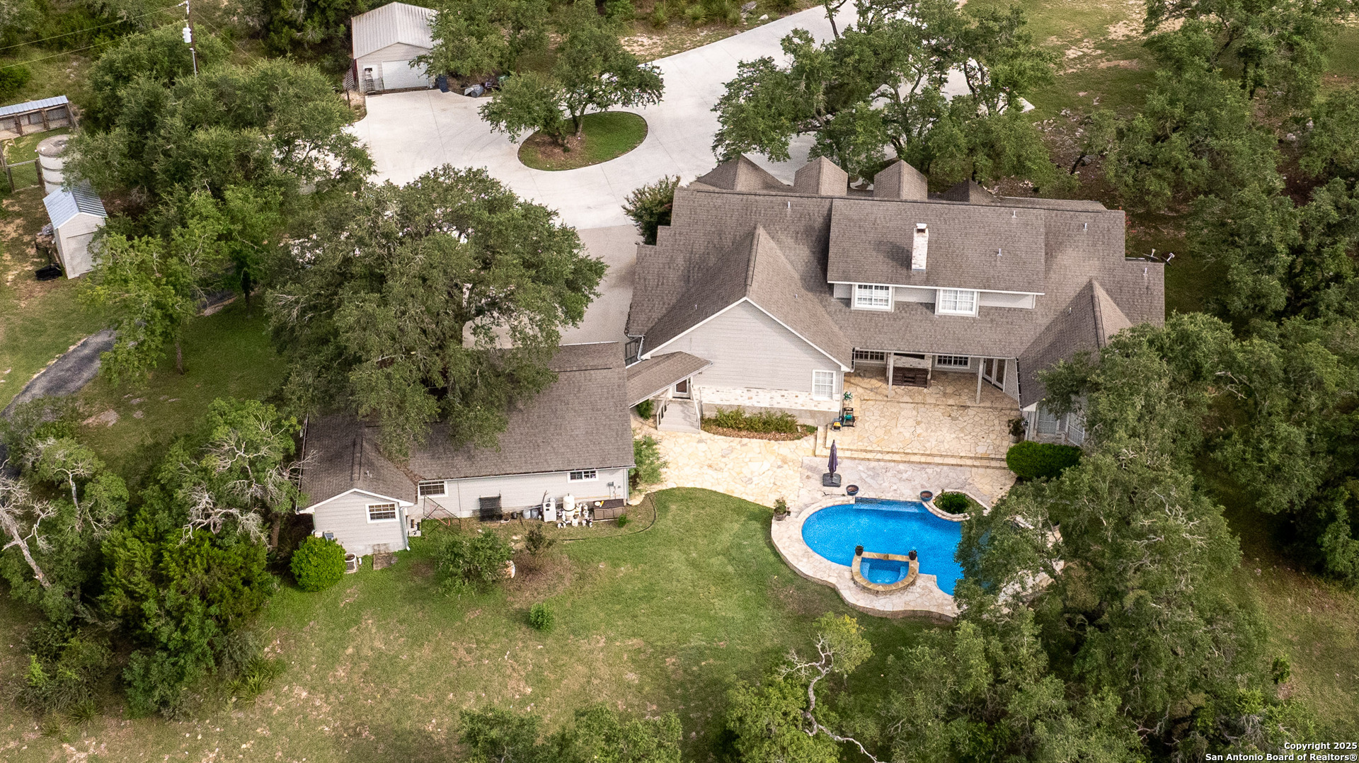 main property photo 3