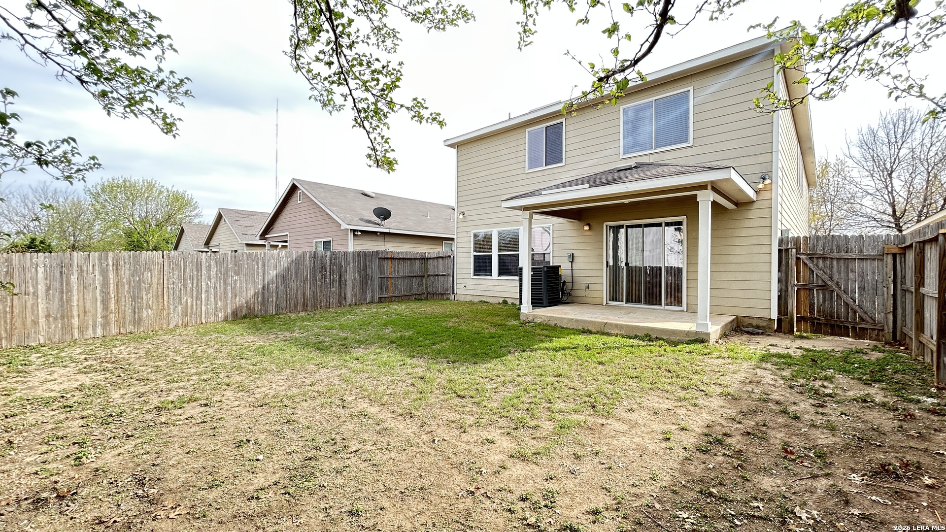 main property photo 32