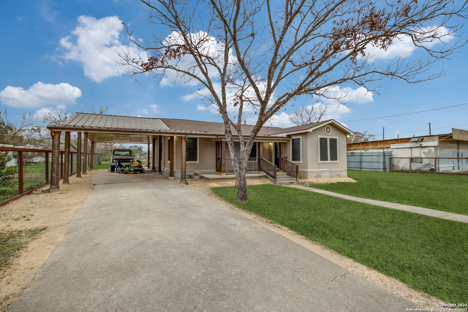 main property photo 3