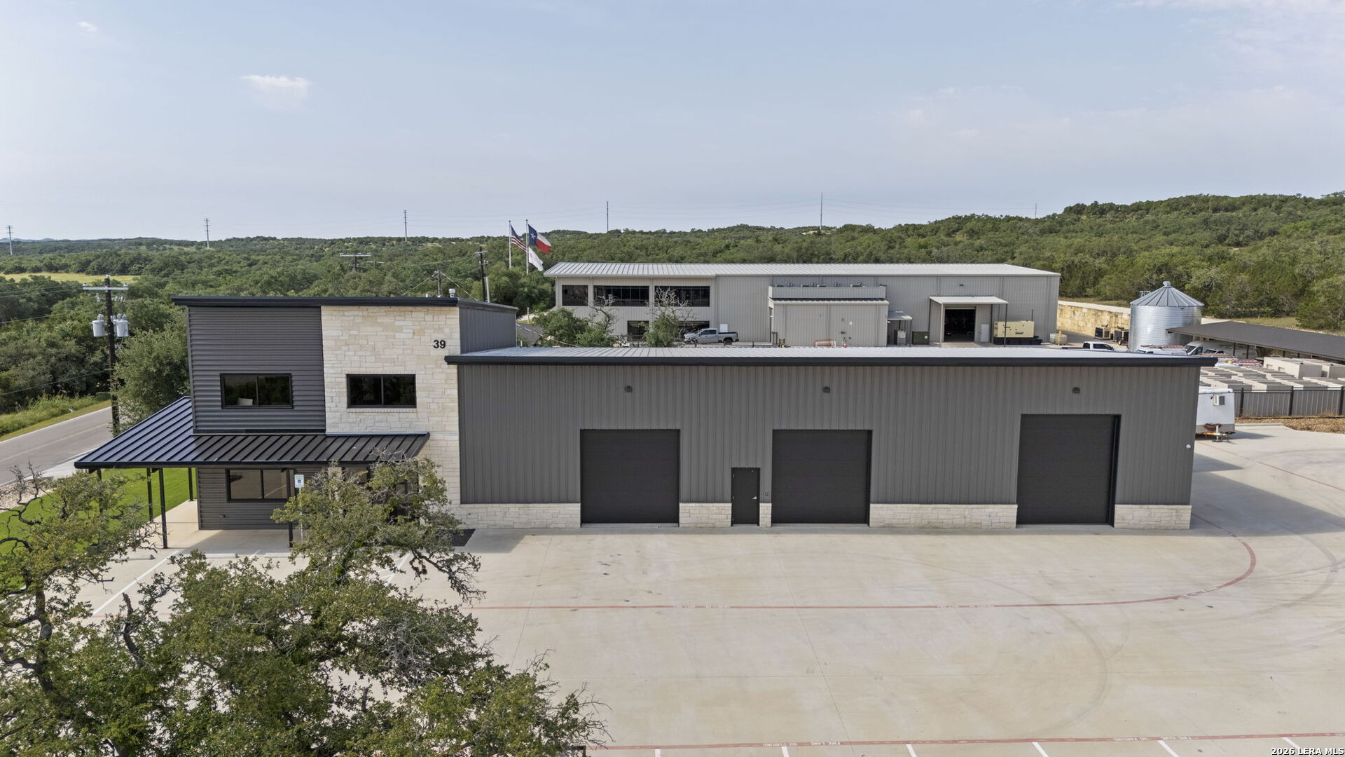 main property photo 11