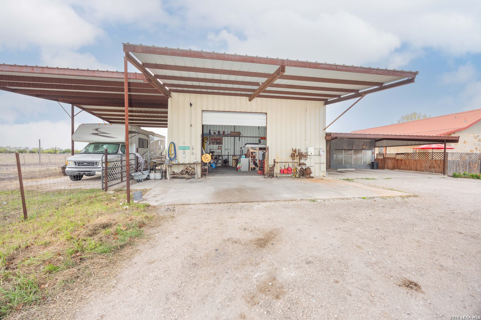 main property photo 23
