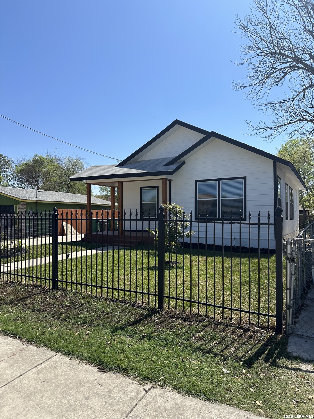 main property photo 11