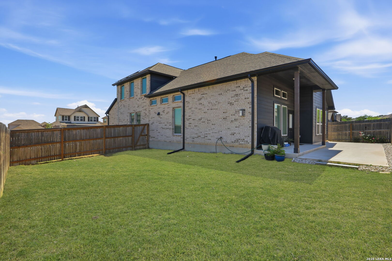 main property photo 28