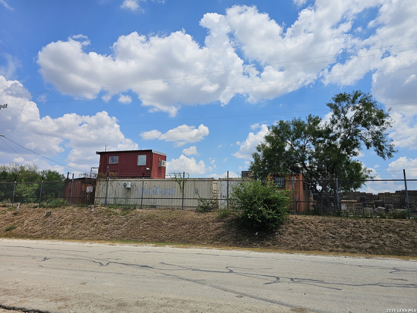 main property photo 23