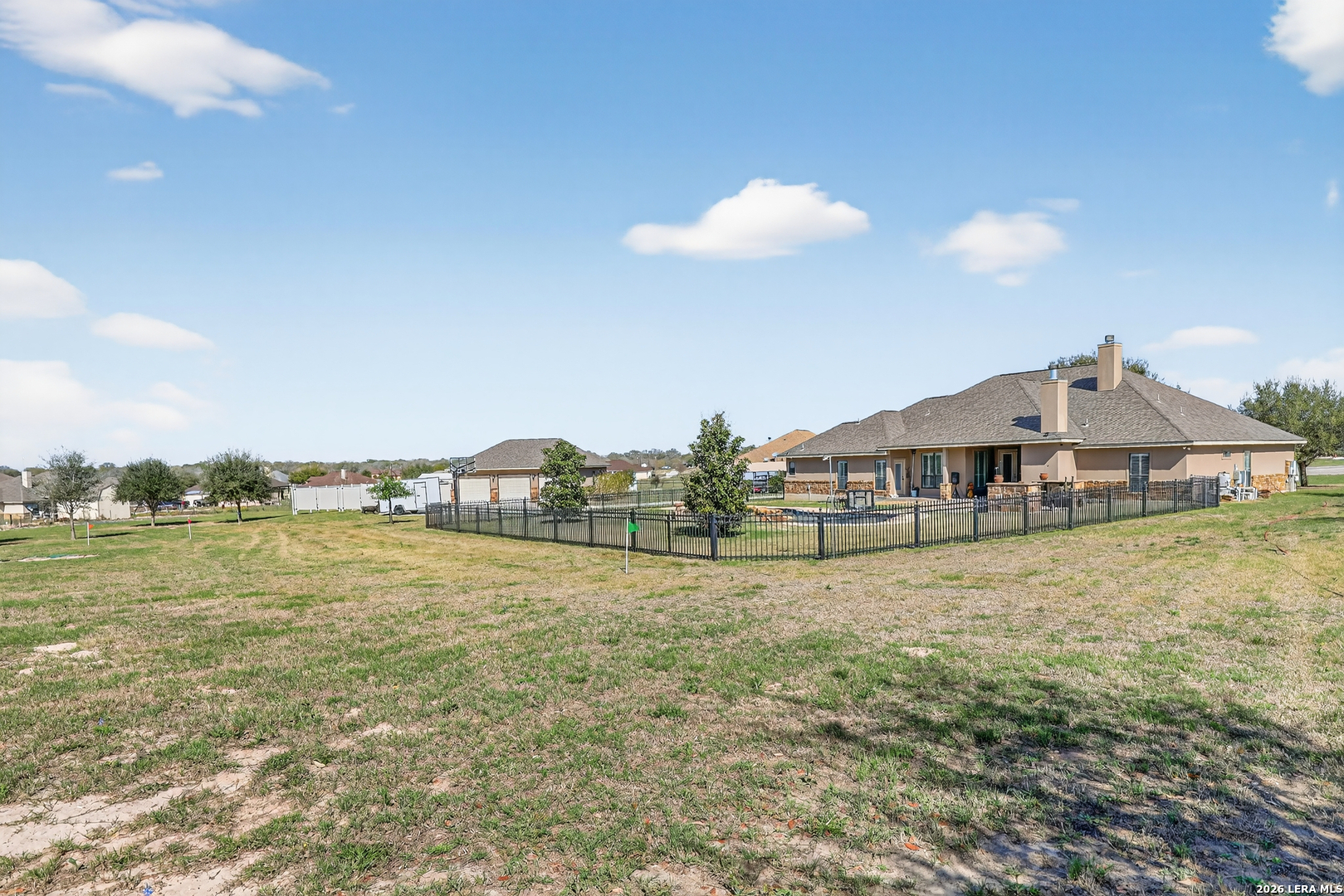 main property photo 11