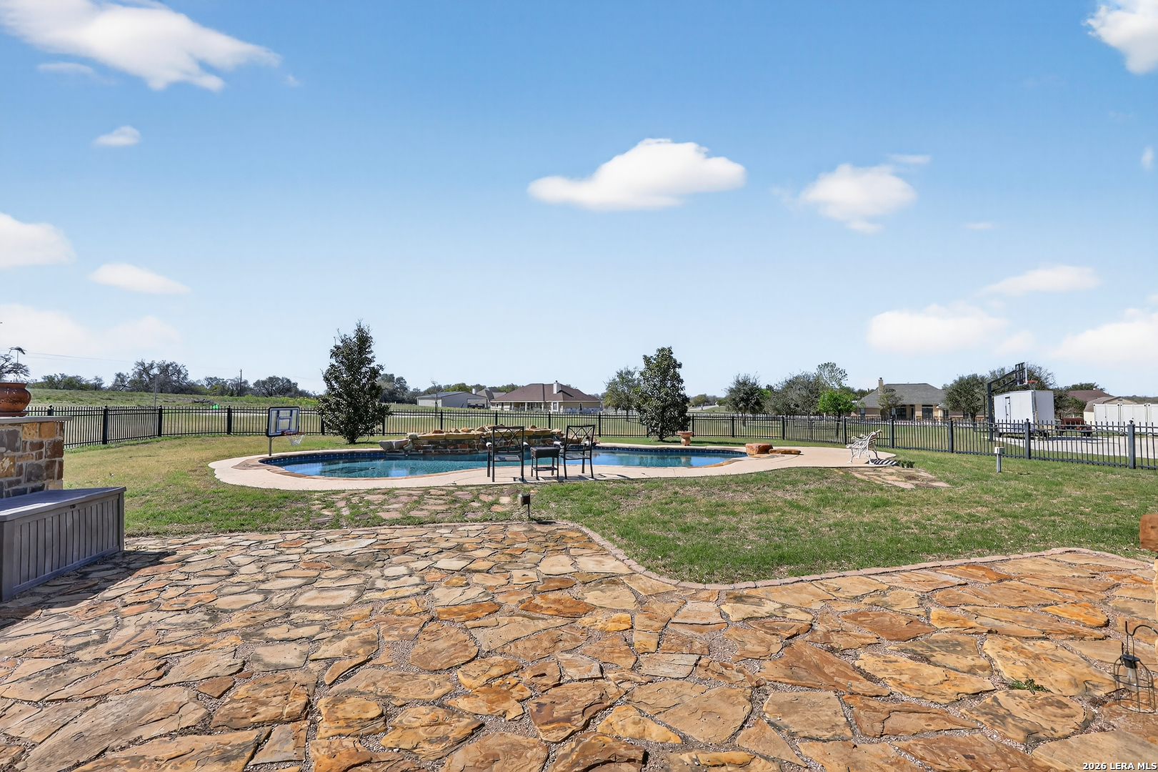 main property photo 15