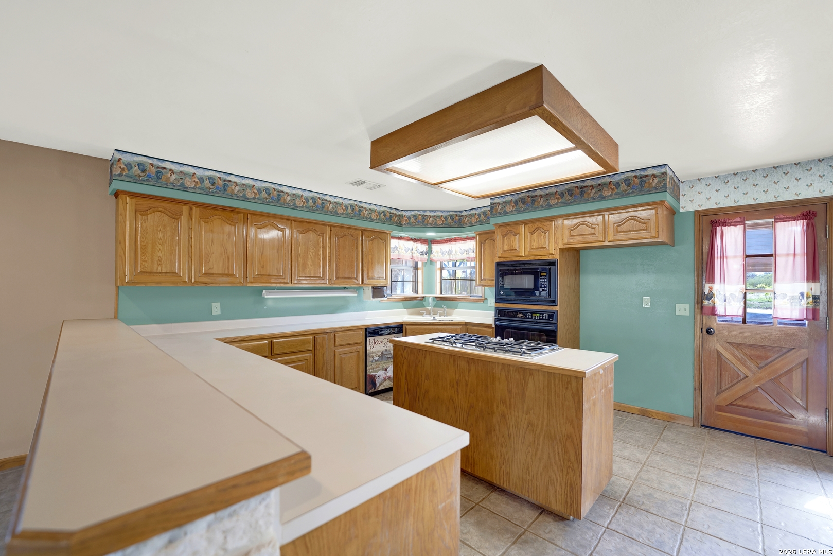 main property photo 28