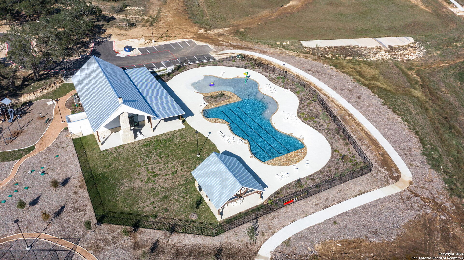 main property photo 7