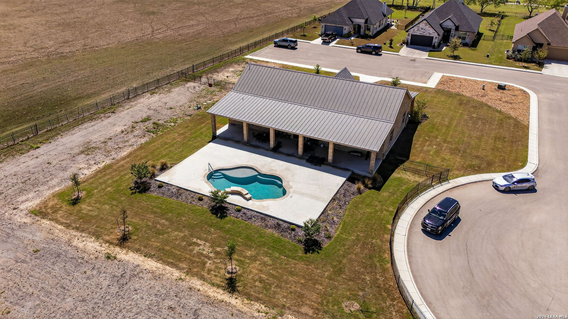 main property photo 41