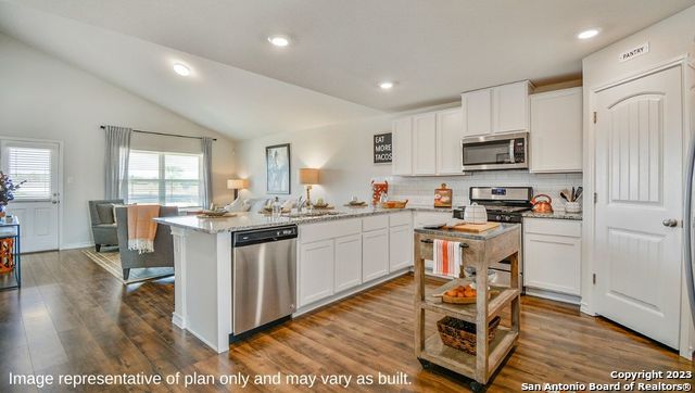 main property photo 4