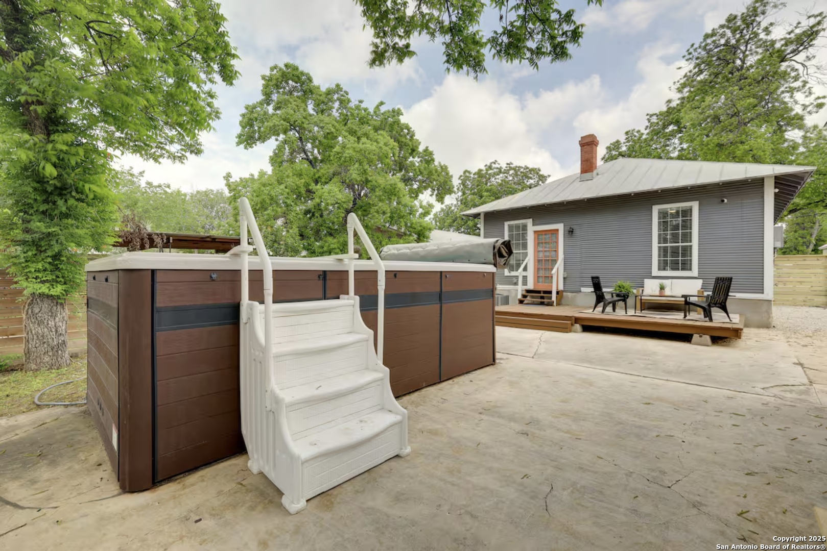 main property photo 20