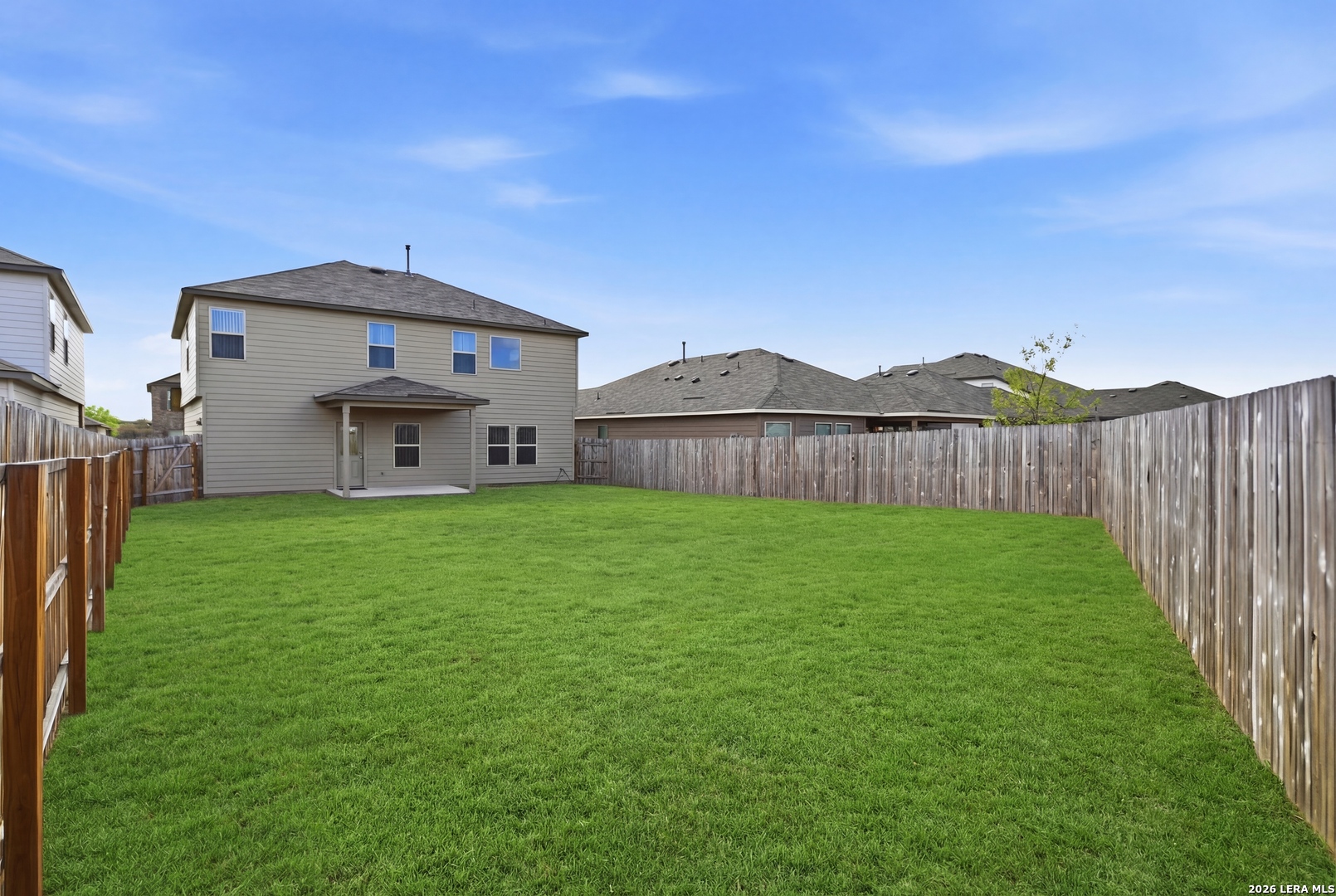 main property photo 28