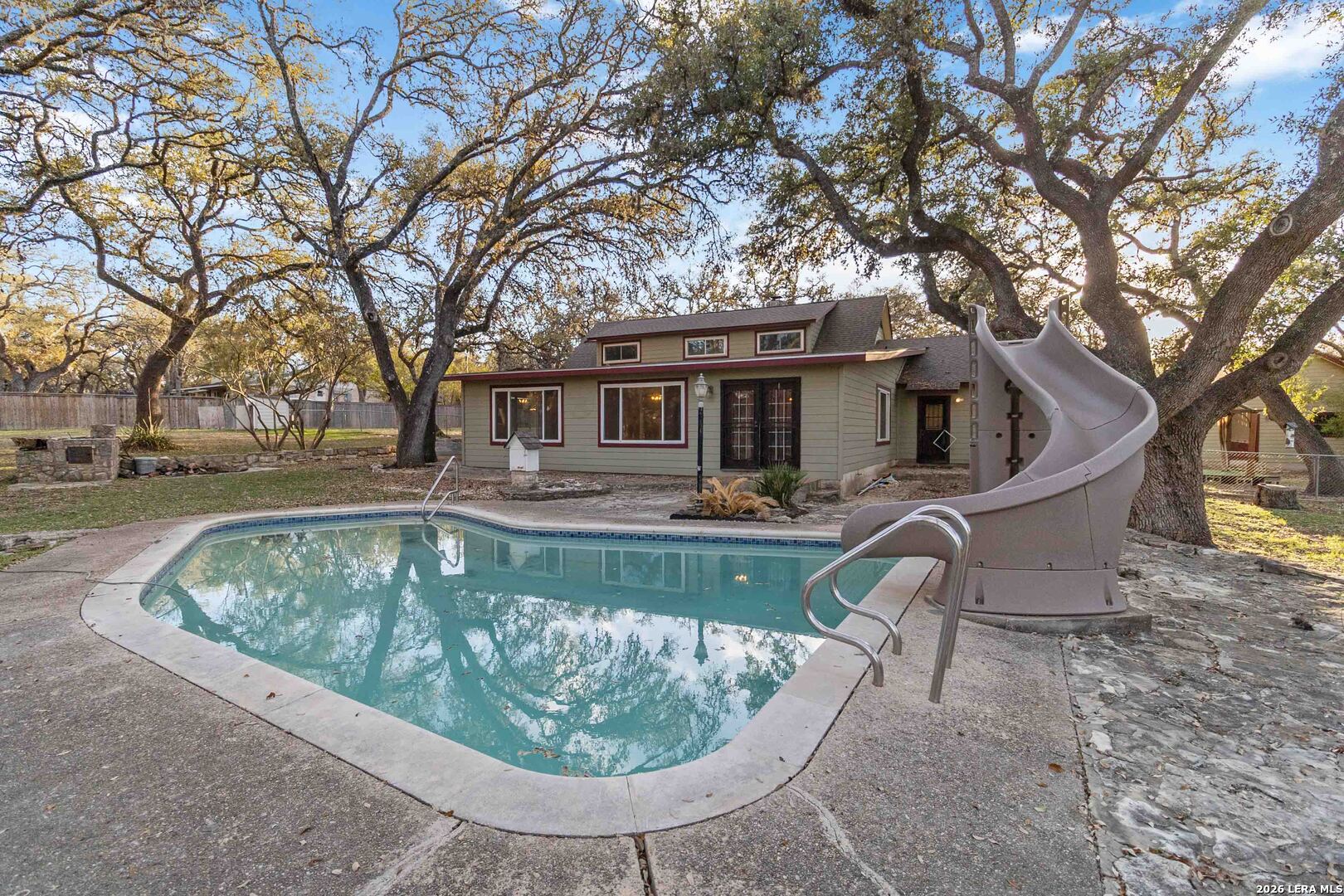 main property photo 45