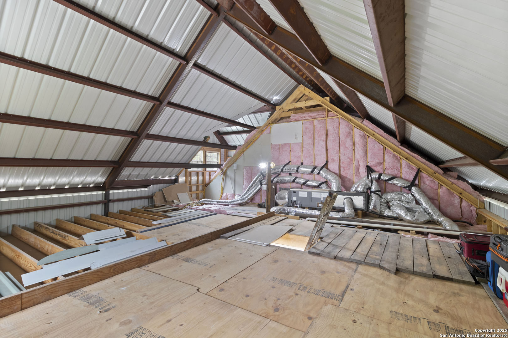main property photo 32