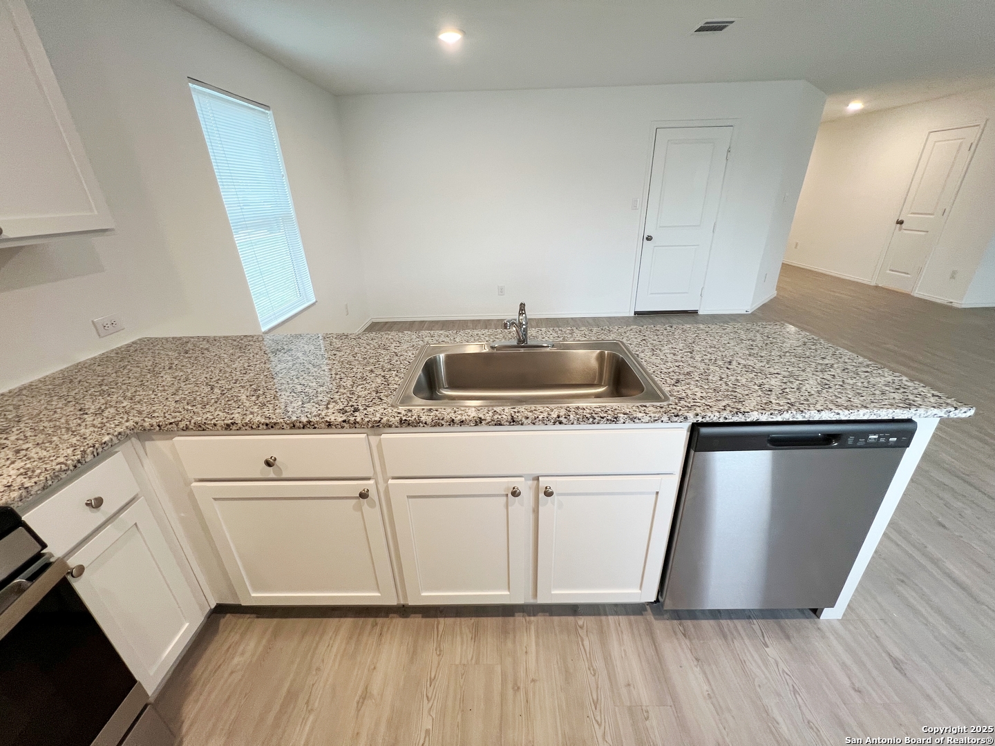 property viewer photo 11