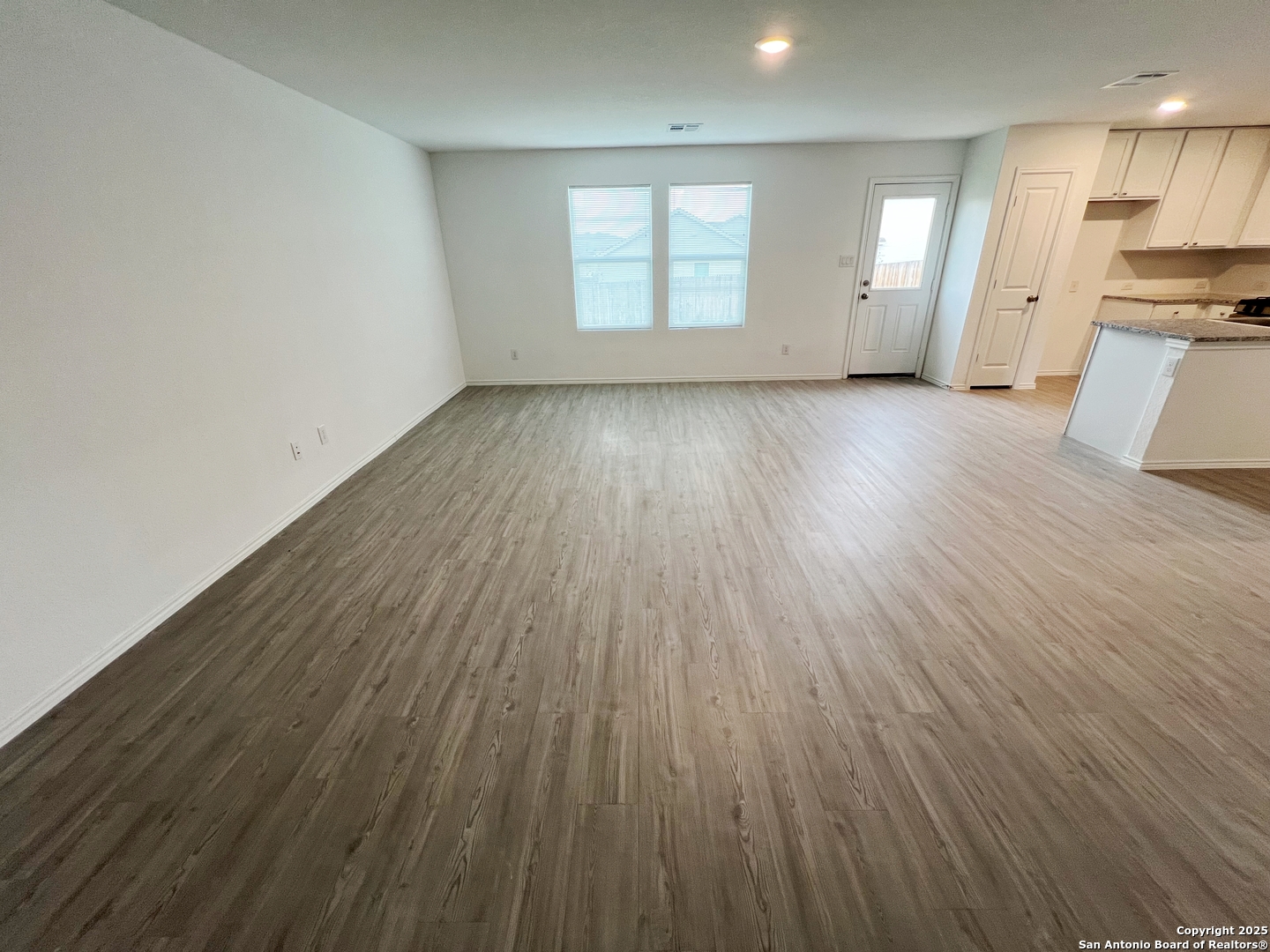property viewer photo 4