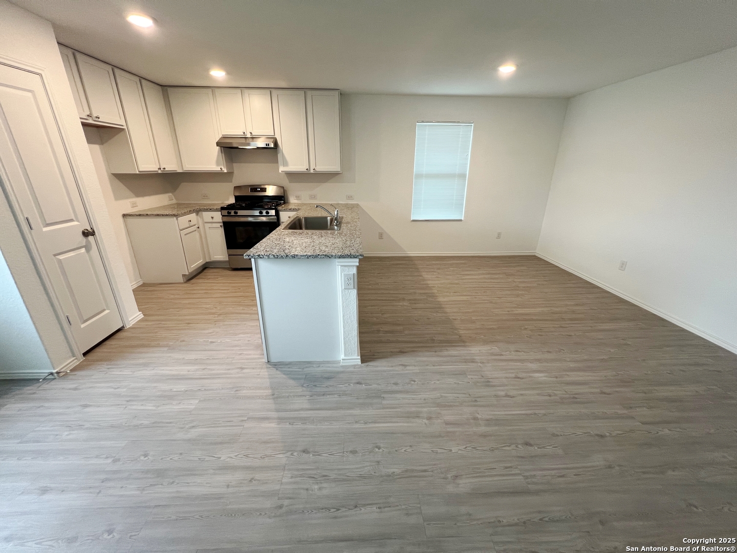 property viewer photo 6