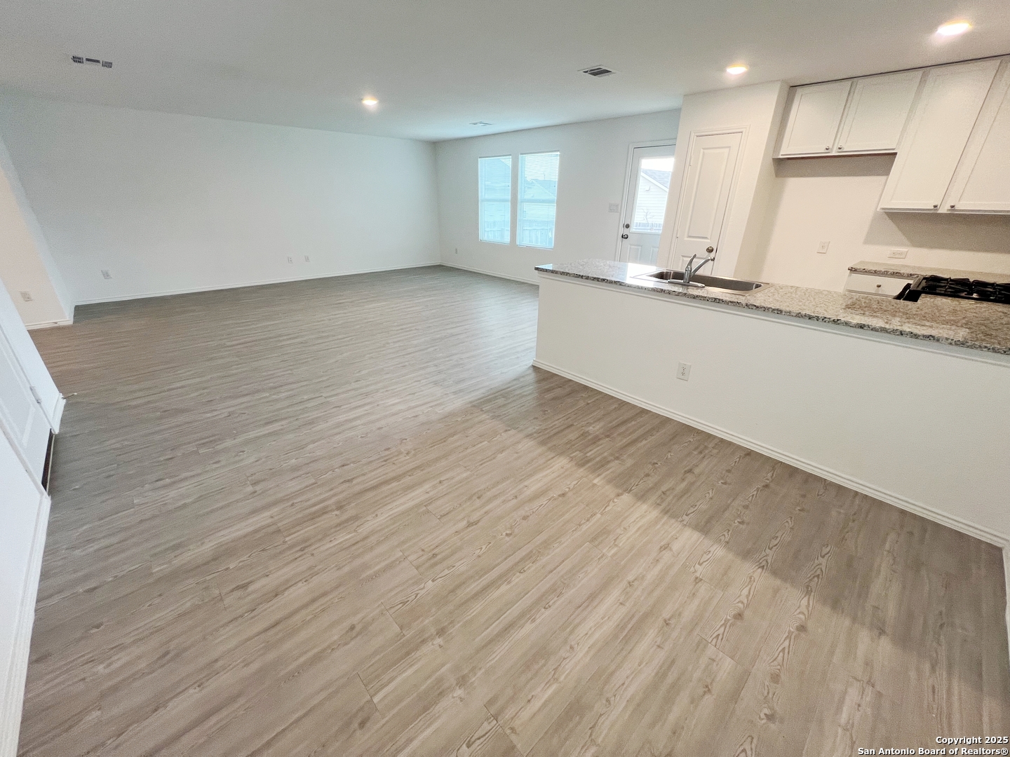 property viewer photo 8