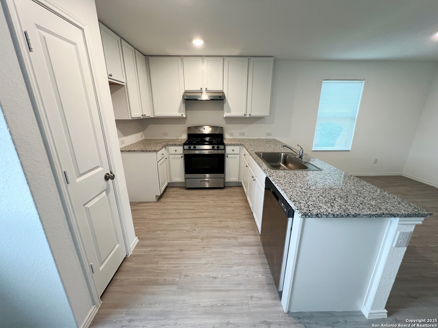 property viewer photo 9