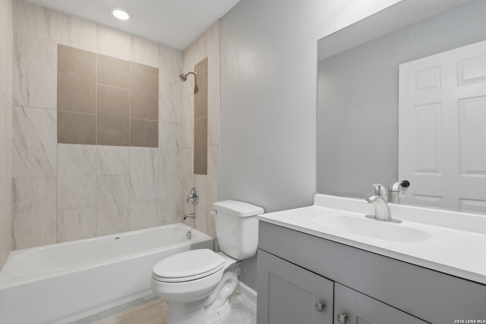 property viewer photo 3