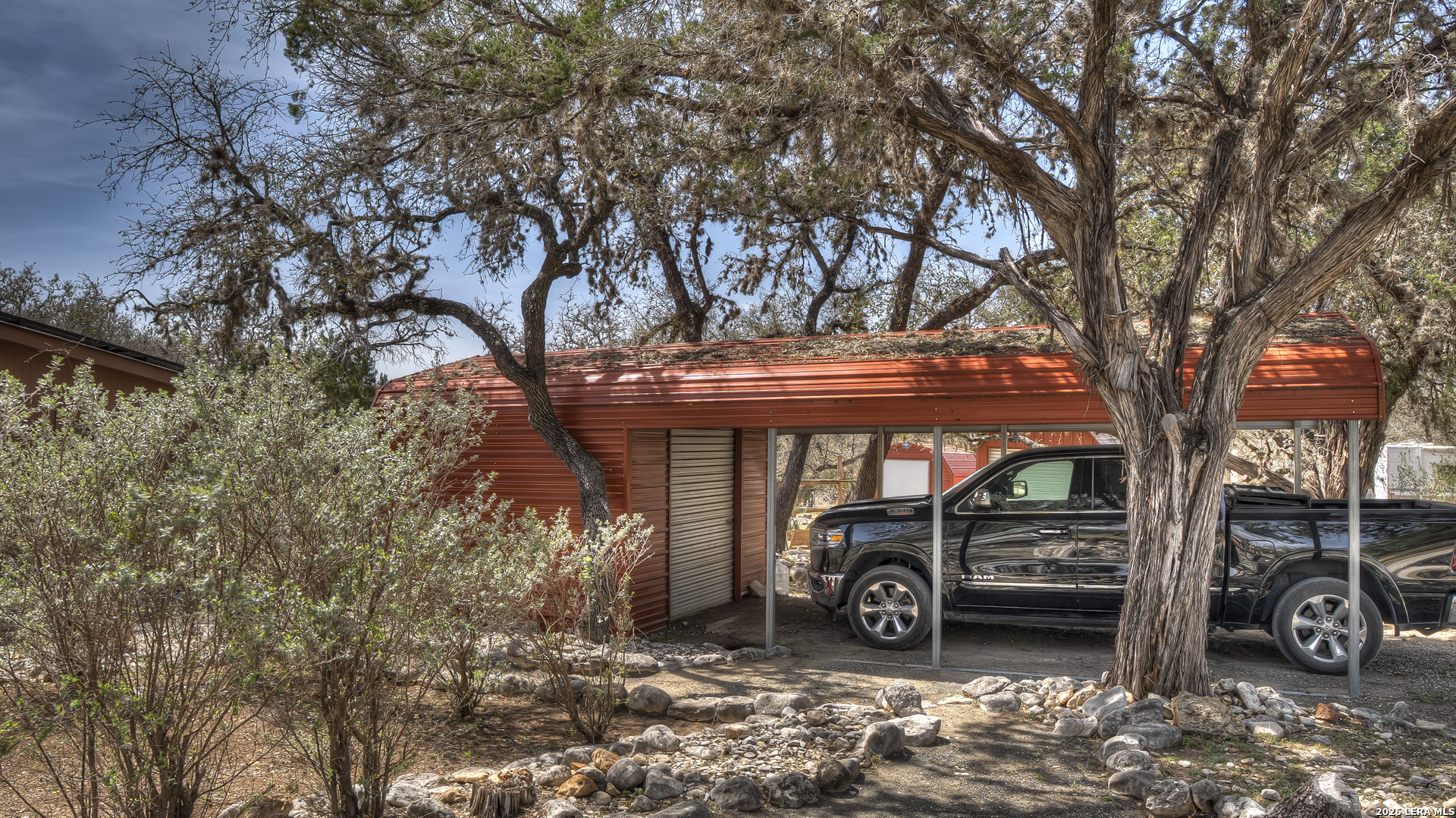 main property photo 8
