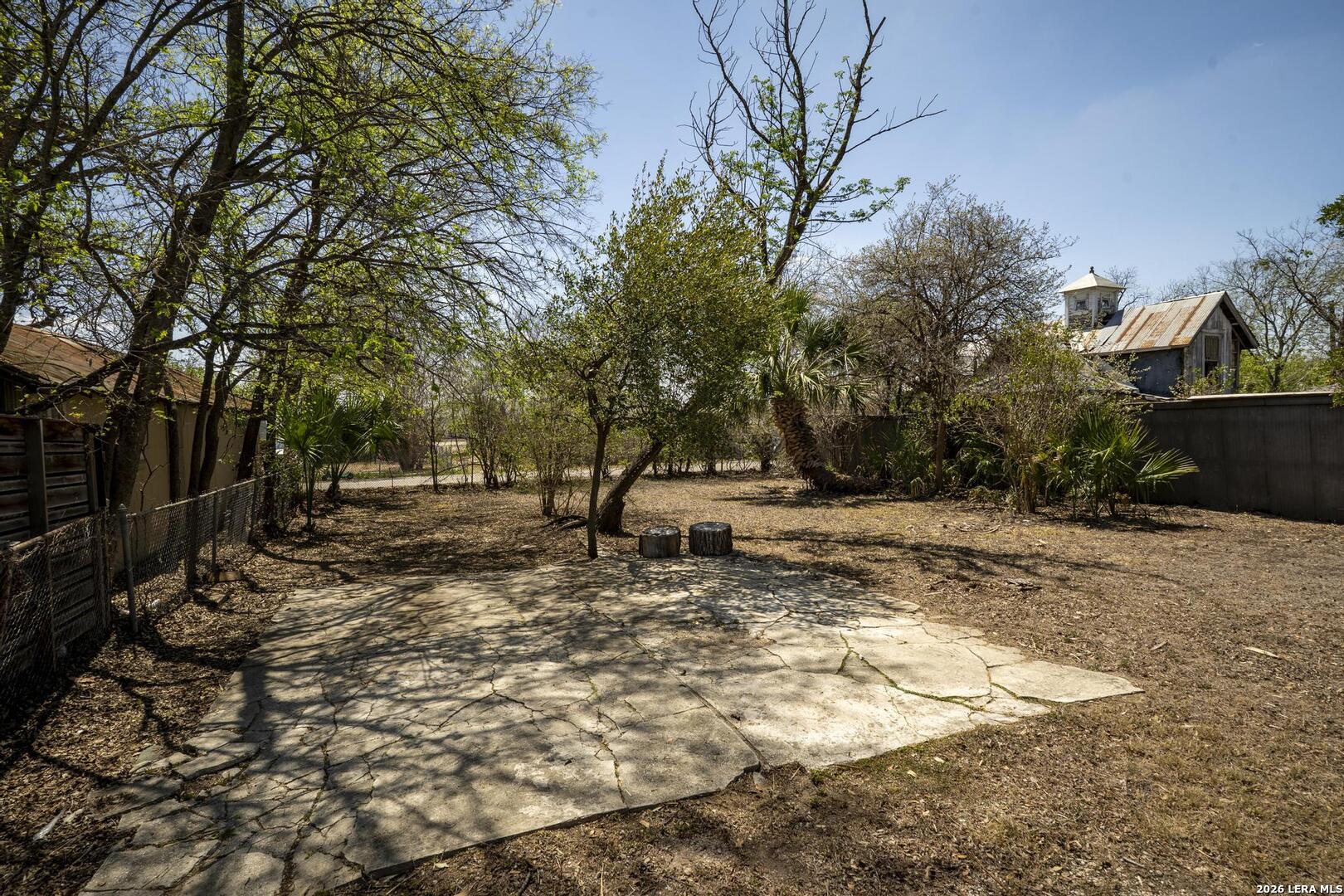 main property photo 28