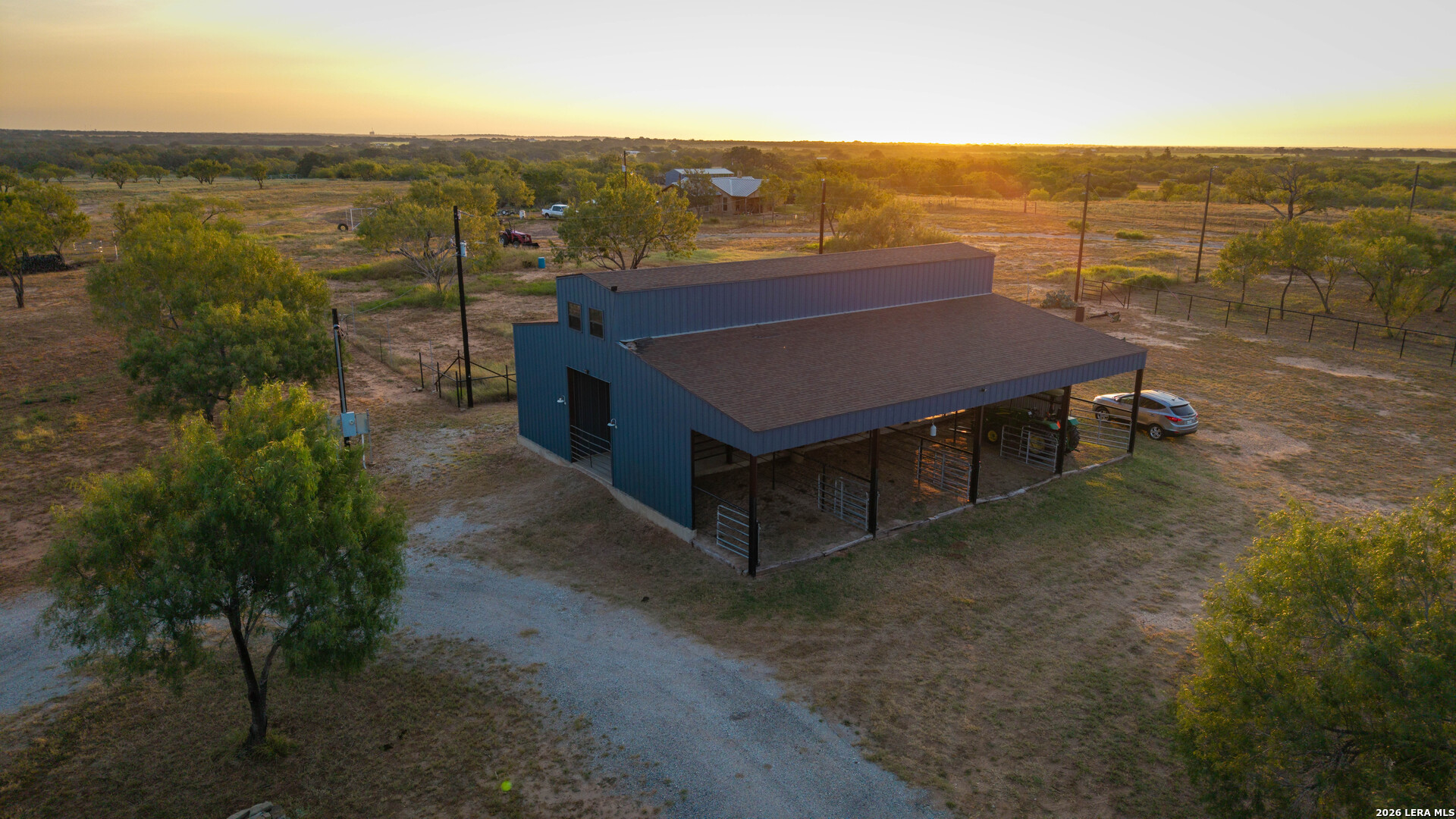 main property photo 11