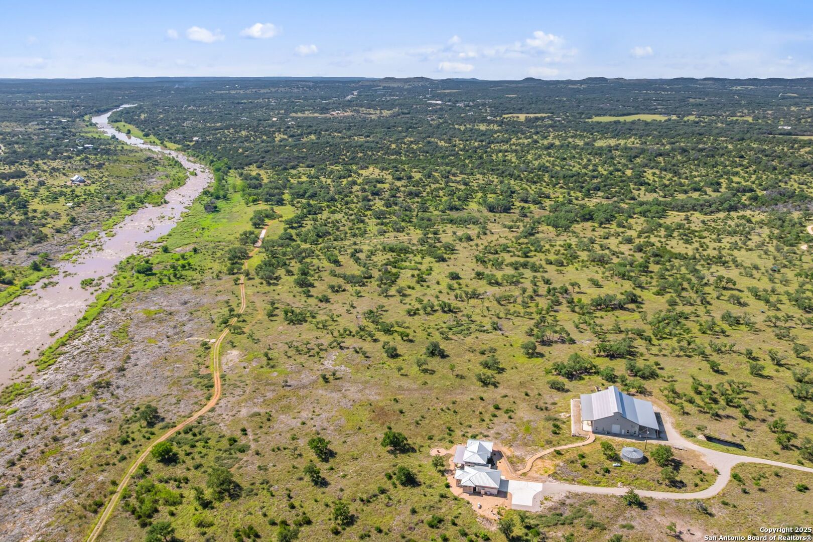 main property photo 11