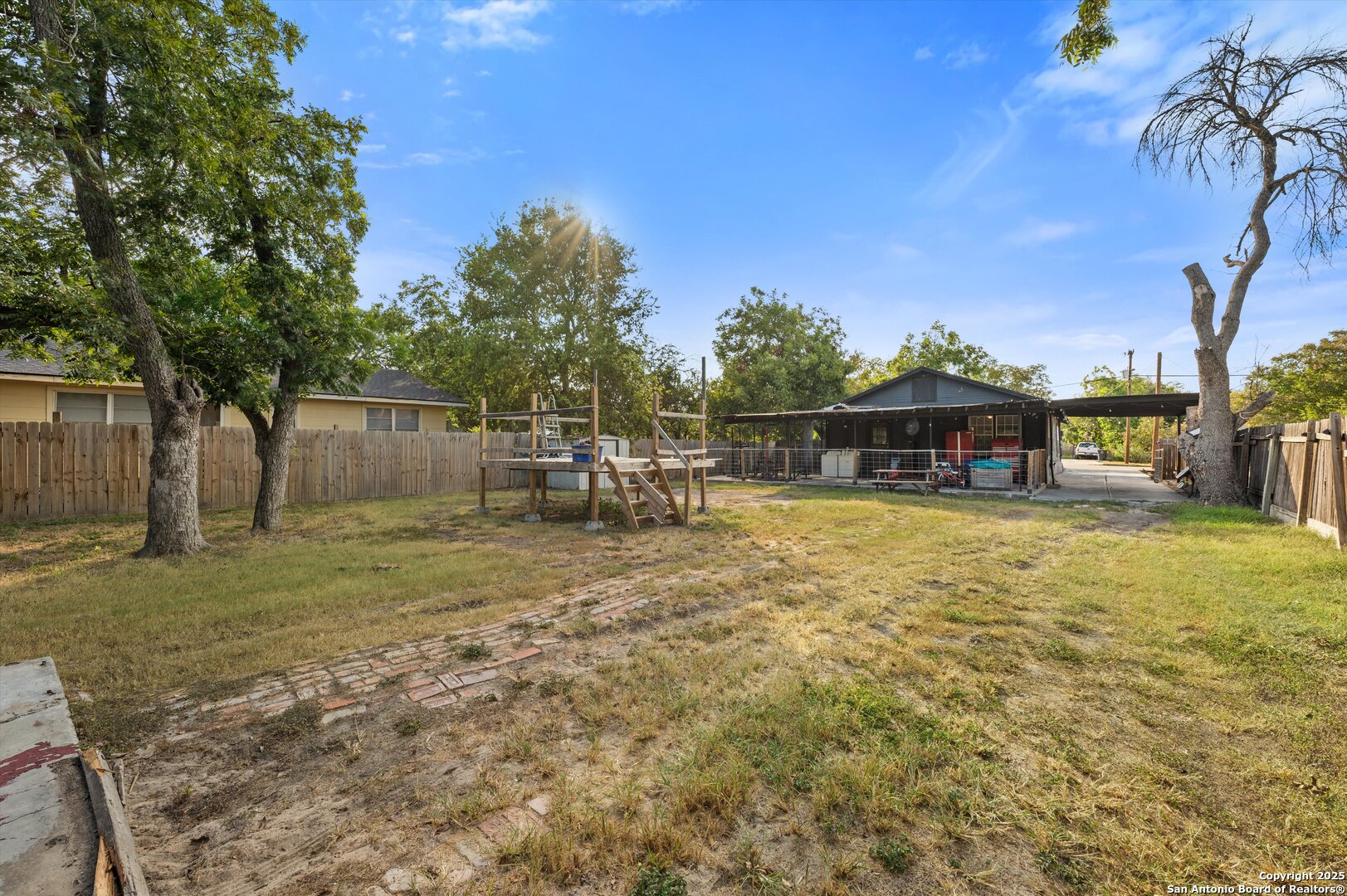 main property photo 30