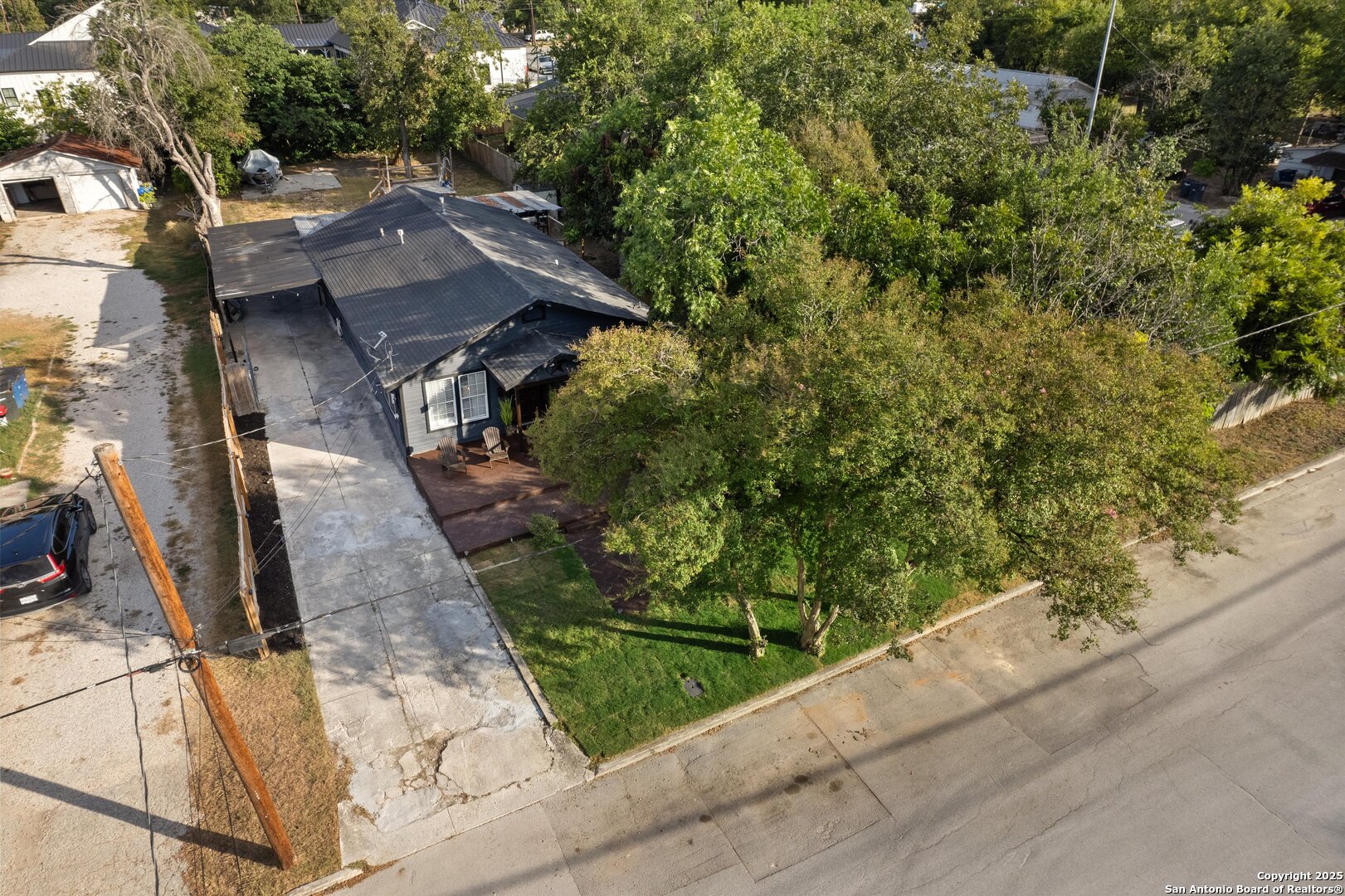 main property photo 32