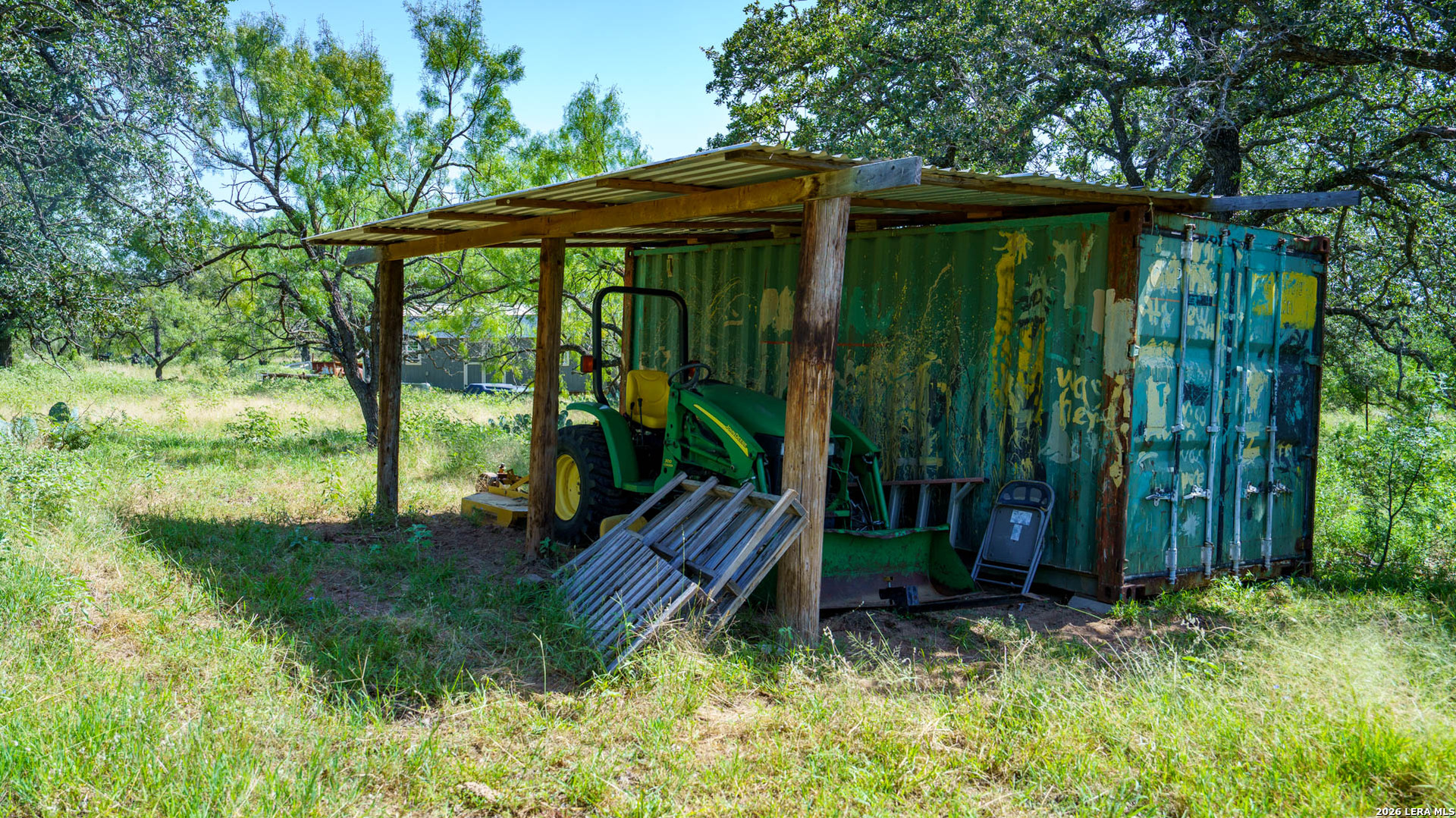 main property photo 28