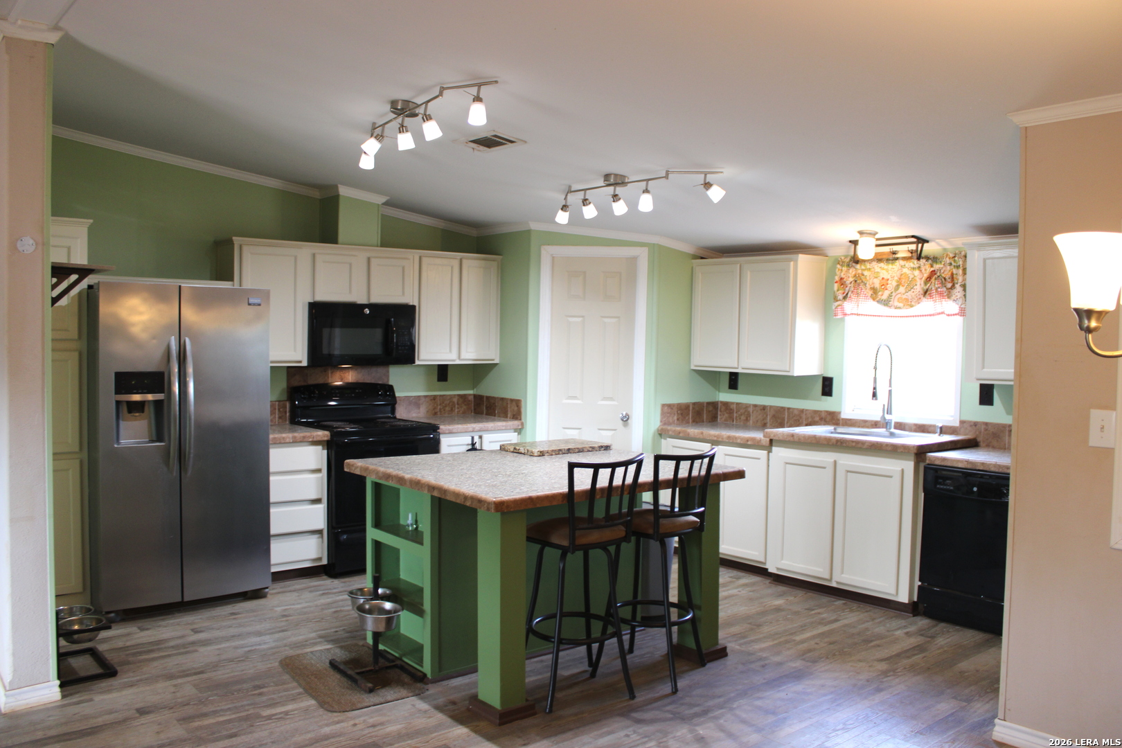 main property photo 5