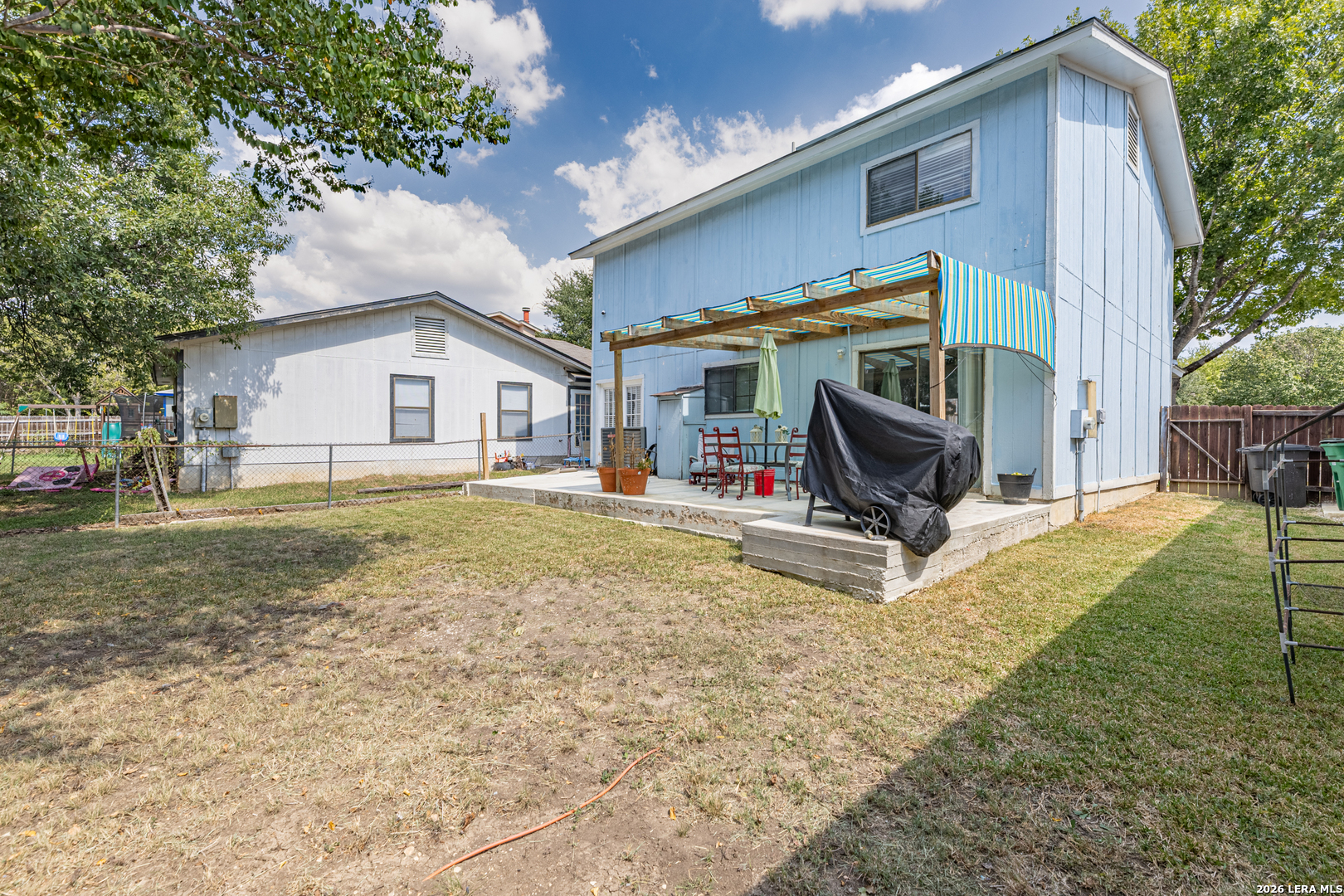 main property photo 28
