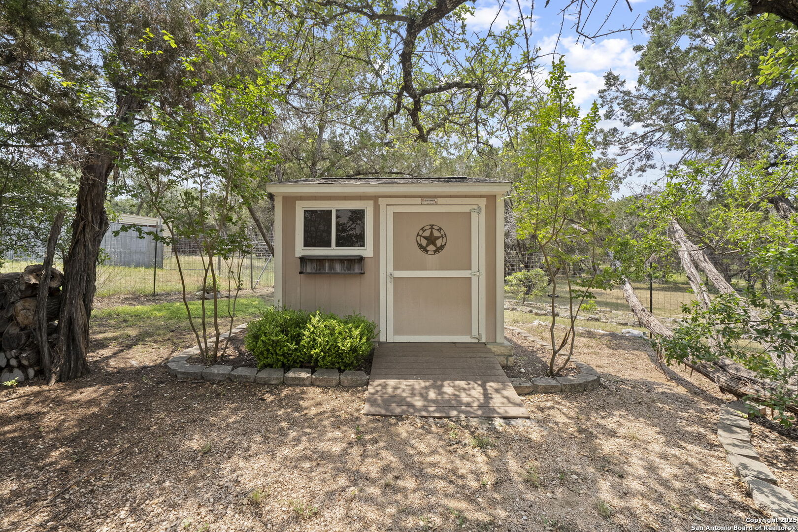 main property photo 34